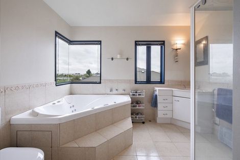 Photo of property in 55 Royal Oak Drive, Kelvin Grove, Palmerston North, 4414