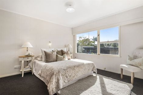 Photo of property in 225 Forrest Hill Road, Forrest Hill, Auckland, 0620