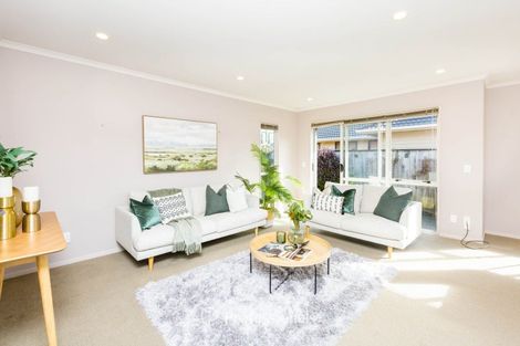 Photo of property in 10 Mcewen Crescent, Riverstone Terraces, Upper Hutt, 5018