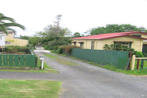 Photo of property in 2/30 Clayburn Road, Glen Eden, Auckland, 0602