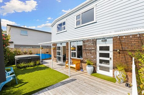 Photo of property in 3/28 Manly Esplanade, Browns Bay, Auckland, 0630