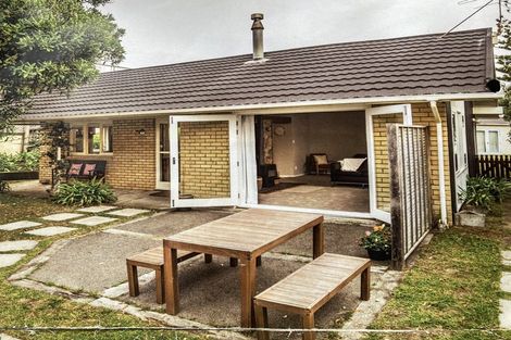 Photo of property in 4 Hughes Street, Waikanae Beach, Waikanae, 5036