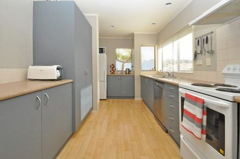 Photo of property in 2/65 Donald Street, Stanmore Bay, Whangaparaoa, 0932