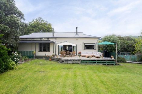 Photo of property in 70 Tokomaru Road East, Tokomaru, Palmerston North, 4474