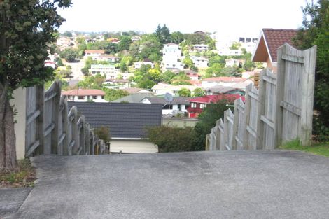 Photo of property in 5b Highgrove Lane, Totara Vale, Auckland, 0632