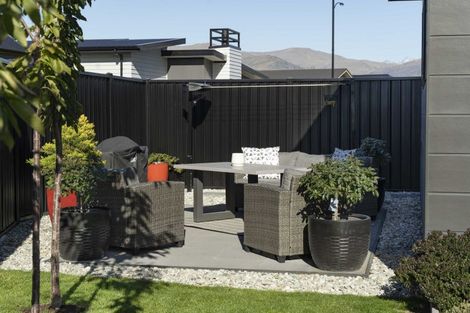 Photo of property in 1 Fraer Street, Cromwell, 9310