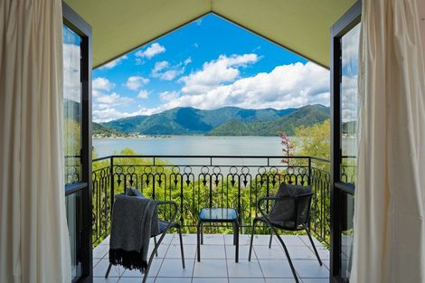 Photo of property in 135 Queen Charlotte Drive, Havelock, Picton, 7281