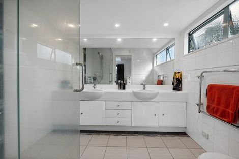 Photo of property in 2/89 Knights Road, Rothesay Bay, Auckland, 0630