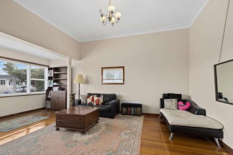 Photo of property in 1/221 Onewa Road, Birkenhead, Auckland, 0626
