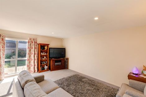 Photo of property in 1/126 Pages Road, Wainoni, Christchurch, 8061