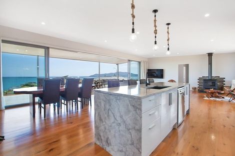 Photo of property in 16 Sunrise Place, Cable Bay, 0420