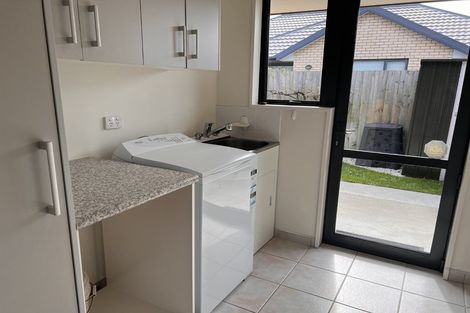Photo of property in 35 Ruahine Place, Parklands, Christchurch, 8083