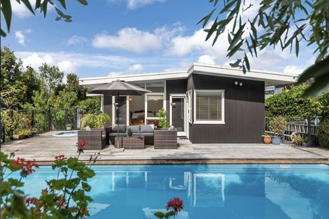 Photo of property in 53 Parr Terrace, Castor Bay, Auckland, 0620