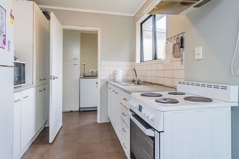 Photo of property in 2/5 Eulogy Place, Randwick Park, Auckland, 2105