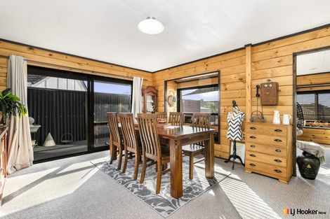 Photo of property in 5 Hadley Wood Drive, Wattle Downs, Auckland, 2103