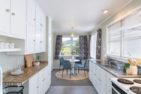 Photo of property in 18 Mark Avenue, Paparangi, Wellington, 6037