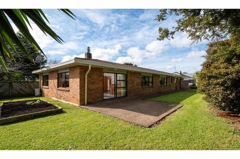 Photo of property in 2 Vintners Close, Huapai, Kumeu, 0810