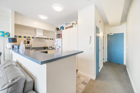 Photo of property in 17 Kent Terrace - Kent Apartments, 5c/16 Kent Terrace, Mount Victoria, Wellington, 6011