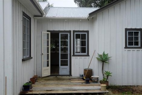 Photo of property in 90 Pendarves Street, New Plymouth, 4310