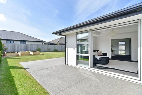 Photo of property in 7 Reeves Road, Rangiora, 7400