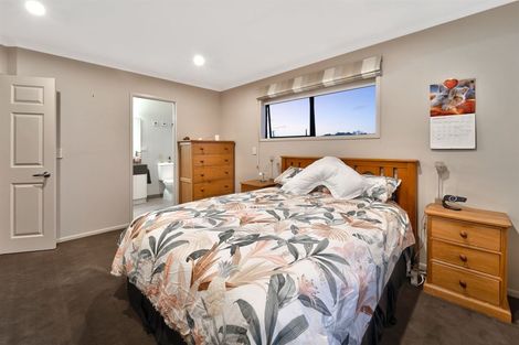 Photo of property in 28 Hawaiian Parade, Arkles Bay, Whangaparaoa, 0932