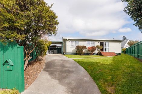 Photo of property in 28 Tiller Close, Kelvin Grove, Palmerston North, 4414