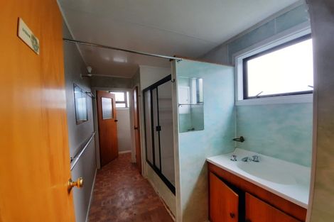 Photo of property in 2a Valdale Road, Henderson, Auckland, 0610