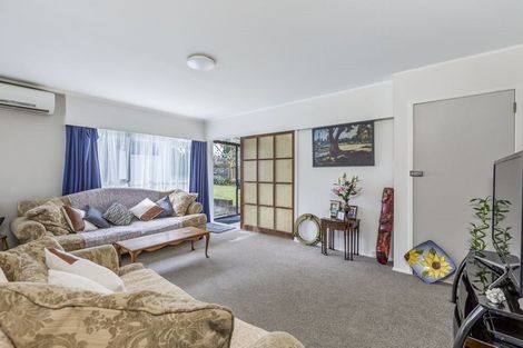 Photo of property in 2/20 Gladys Avenue, Glenfield, Auckland, 0629