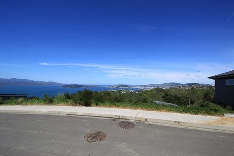 Photo of property in 6 Cessna Way, Newlands, Wellington, 6037