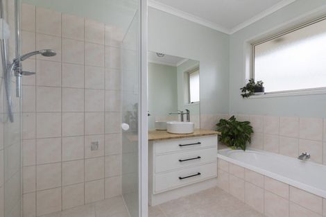 Photo of property in 35 Isabella Drive, Pukekohe, 2120