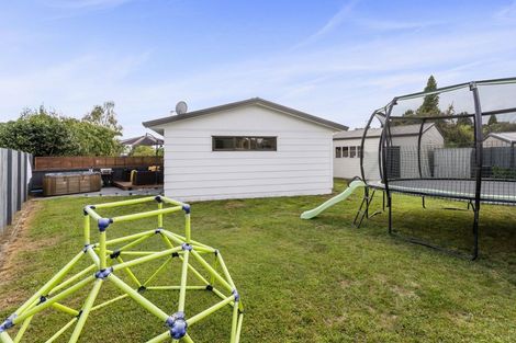 Photo of property in 8 Taurus Place, Kawaha Point, Rotorua, 3010