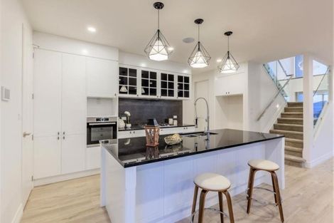 Photo of property in 10 Ian Gordon Lane, Orewa, 0931