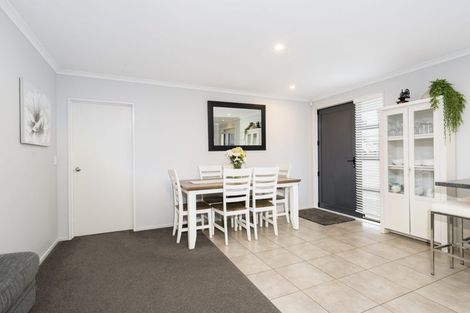 Photo of property in 21 Misty Valley Drive, Henderson, Auckland, 0612