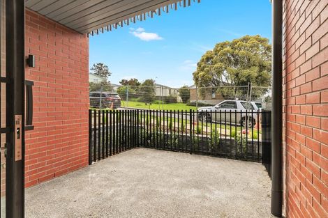 Photo of property in 1/25g Potter Avenue, Northcote, Auckland, 0627
