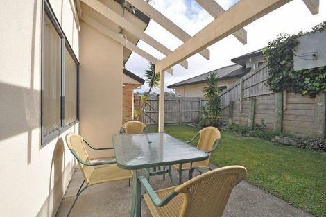 Photo of property in 2/65 Donald Street, Stanmore Bay, Whangaparaoa, 0932