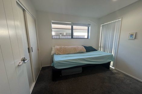 Photo of property in 14 Farmland Road, Papakura, 2110