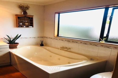 Photo of property in 3 Kentia Place, Havelock North, 4130