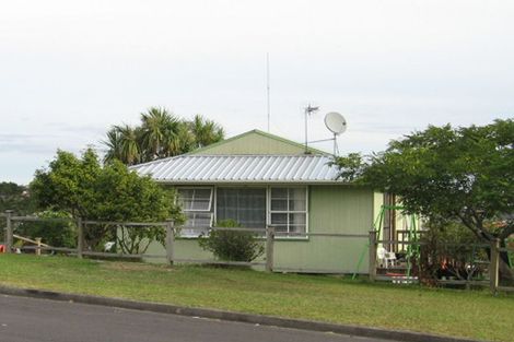 Photo of property in 7 Hueglow Rise, West Harbour, Auckland, 0618