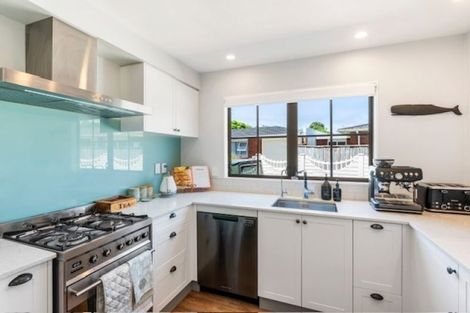 Photo of property in 261 Te Moana Road, Waikanae, 5036