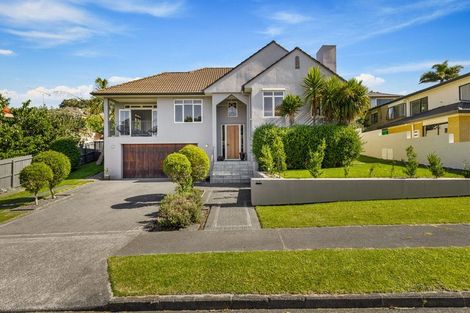 Photo of property in 30 Hogarth Rise, West Harbour, Auckland, 0618