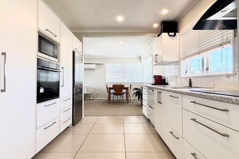 Photo of property in 31 School Road, Te Atatu South, Auckland, 0610