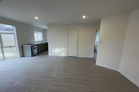 Photo of property in 21 Chilcott Road, Henderson, Auckland, 0612