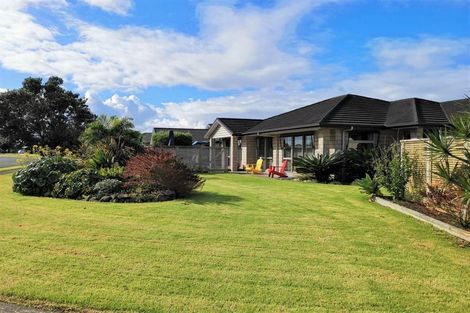 Photo of property in 5 Kowi Lakes Drive, One Tree Point, 0118