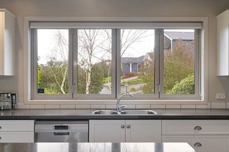 Photo of property in 37 La Lena Grove, Fitzherbert, Palmerston North, 4410