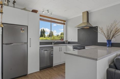 Photo of property in 11 Besley Place, Acacia Bay, Taupo, 3330