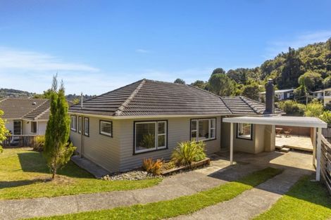 Photo of property in 28 Lowry Crescent, Stokes Valley, Lower Hutt, 5019