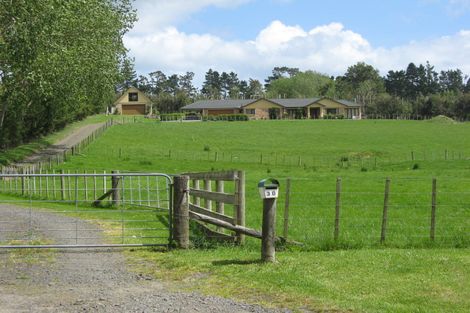 Photo of property in 30 Foster Road, Kumeu, 0891