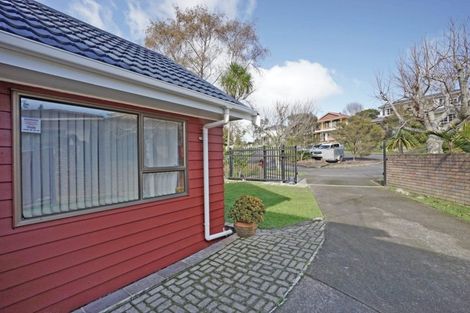 Photo of property in 7 Mosman Place, Chatswood, Auckland, 0626