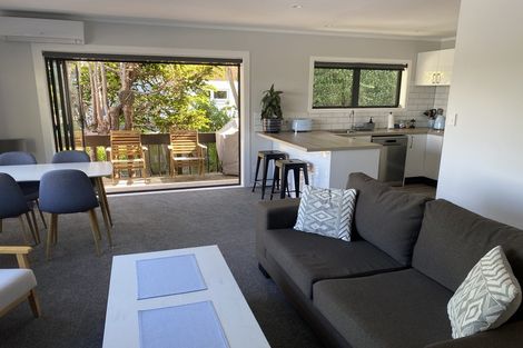 Photo of property in 2/10 Coroglen Avenue, Birkenhead, Auckland, 0626