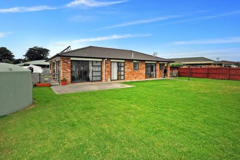 Photo of property in 19 Aitkenhead Court, Parakai, 0830